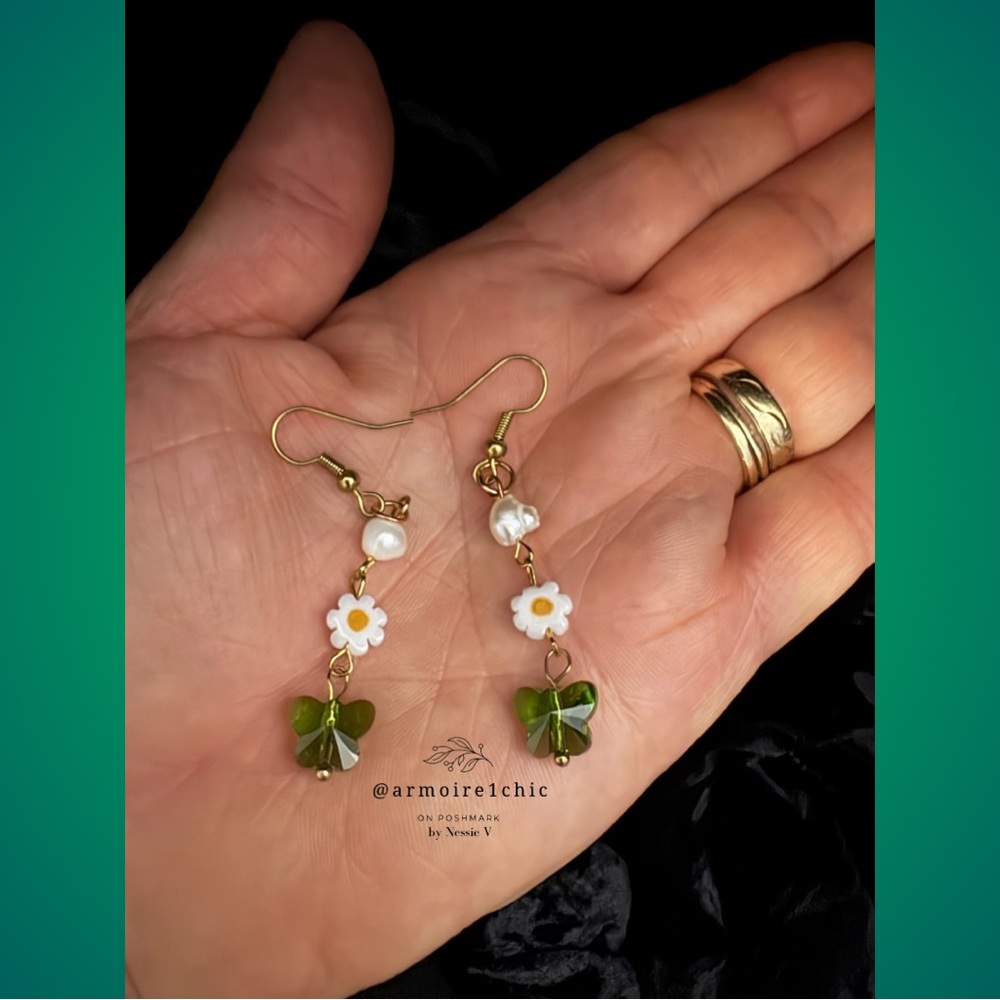DANGLING EARRINGS | Gold, Faux Pearl, & Green Butterflies - Picture 9 of 9